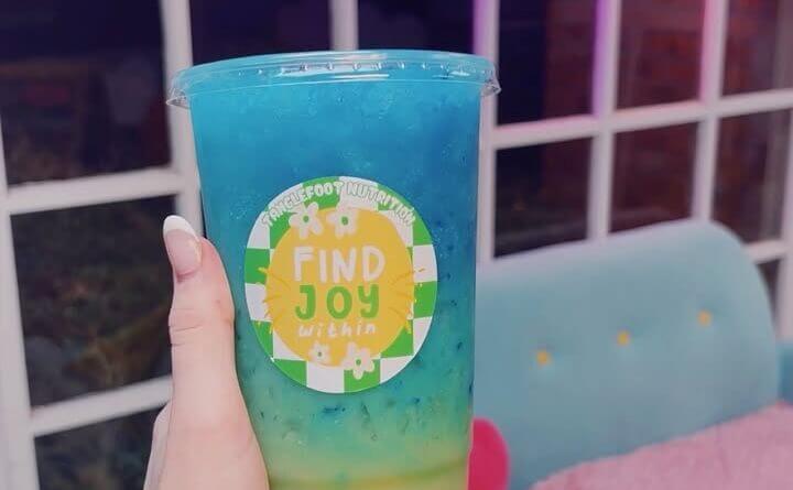 Finding joy within this Friday 💛💙