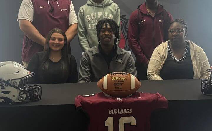 New Albany Bulldog Football Player Isaiah Simpson signed to play community college football on Wedne