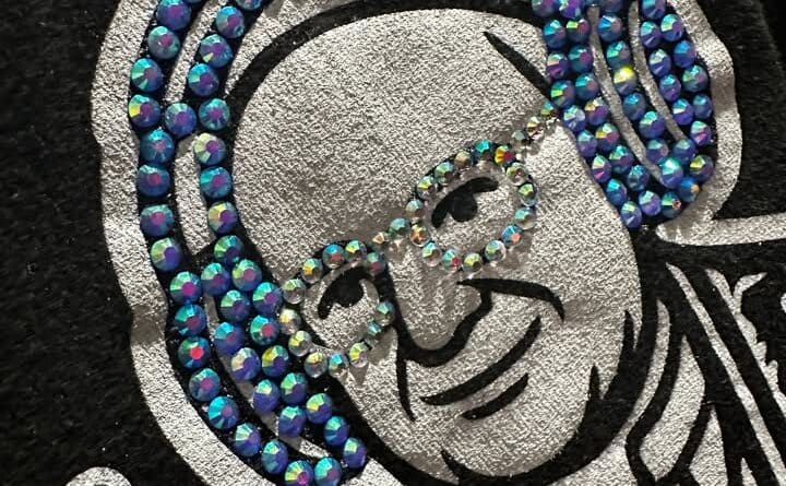 Bring your favorite graphic tee and get ready to shine in a fun bedazzling class taught by Lee Ann T